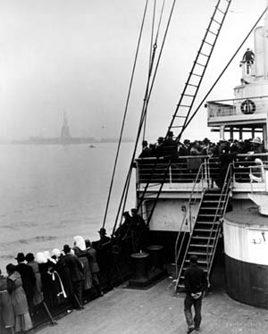 Immigrants Seeing the Statue of Liberty