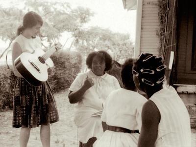 Heather Booth and Fannie Lou Hamer, 1964